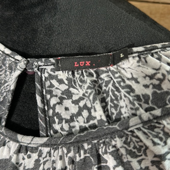 Lux Women’s Sheer Short Sleeve Tee with Large Keyhole Cutout on Back - Picture 4 of 4